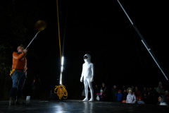 Feel the Universe Circus Company: Obojživelník. Představení jako součást Svátku světel 2021.