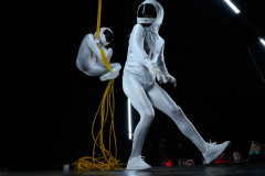 Feel the Universe Circus Company: Obojživelník. Představení jako součást Svátku světel 2021.