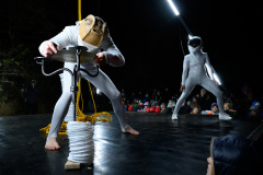 Feel the Universe Circus Company: Obojživelník. Představení jako součást Svátku světel 2021.