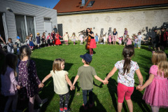 Den tance
